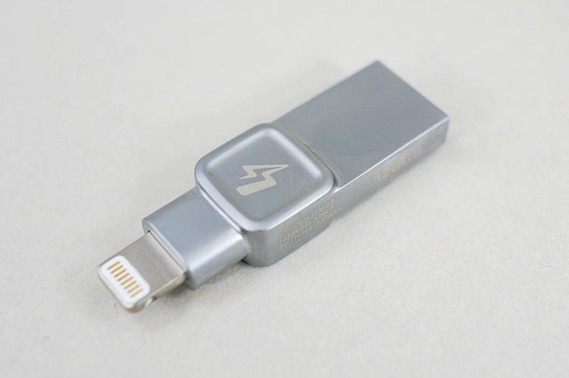 Bolt本体。金属っぽい筐体で可動部もないので頑丈そう