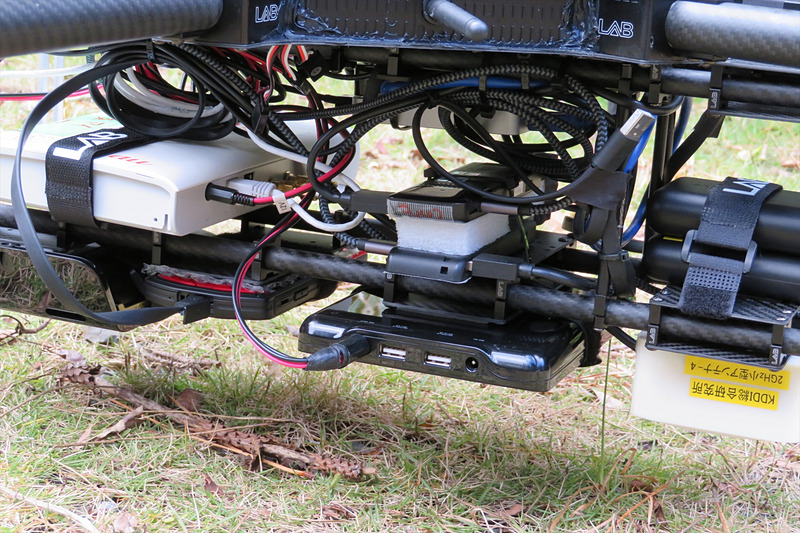 搭載する基地局機材は極限まで小型・軽量化されている