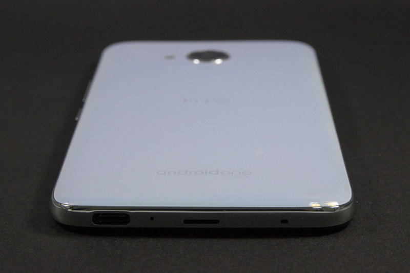 外部端子はUSB Type-C。イヤホンジャックは非搭載