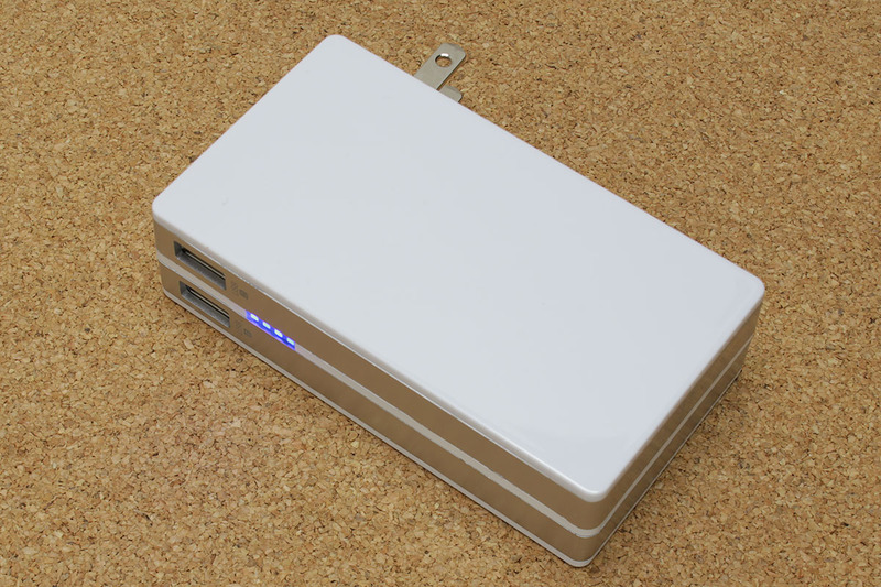 気に入っているモバイルバッテリー×3機種。左から、サンワダイレクト「AC一体型モバイルバッテリー 700-BTL028W」、パナソニック「モバイルバッテリー搭載AC充電器 QE-AL301」、ANKER「PowerHouse」です。左と中央はコンセントに直接挿して充電ができるモバイルバッテリーで、左は超大容量のバッテリーだけど一応持ち運びも可能という製品。