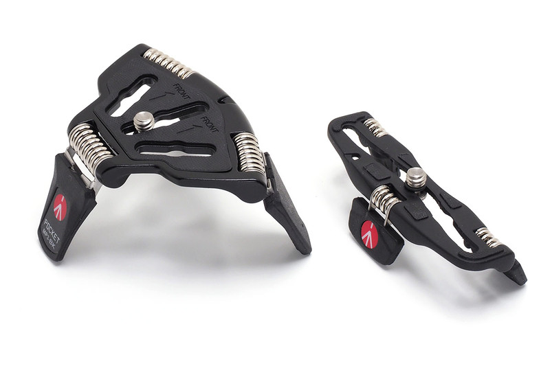 マンフロット製のスマホ関連製品各種。左は「TwistGrip スマートフォンアダプター」で、金属製の堅牢なスマートフォンホルダーです。右は「POCKET三脚L」と「POCKET三脚S」。ほかにもイロイロとレビューしました。