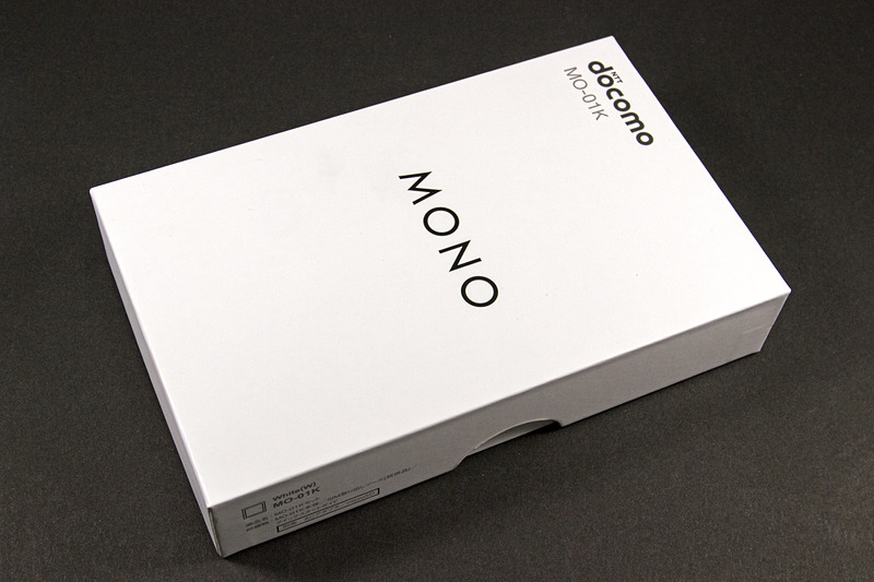 nanoSIM＋microSDスロットはトレイ式