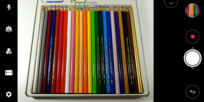 カメラUI、標準画角と広角の2つのレンズを切替可能