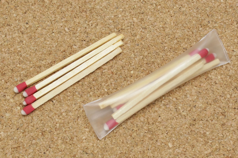 ストローのなかに何かを詰めてカプセル化したり、棒状のものをヒモで結んで吊せるようにしたり、包丁を研いでみたり。四方八方になんでもやっちゃう本連載です。