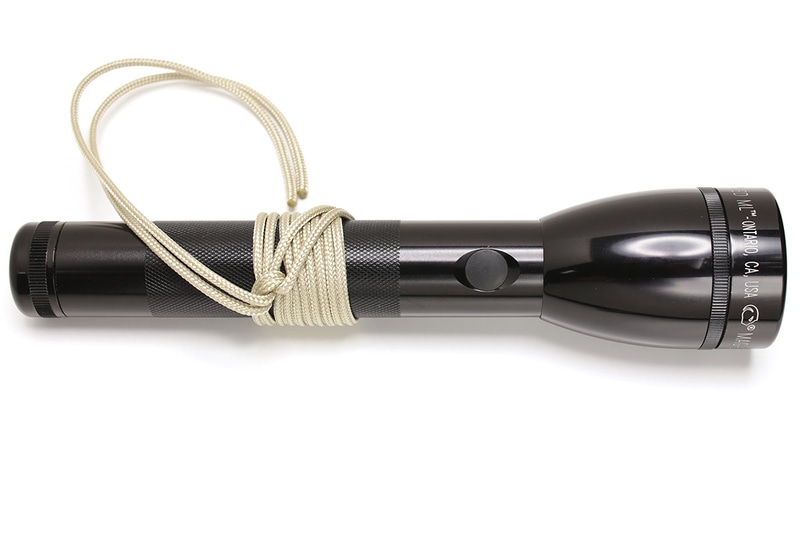 ストローのなかに何かを詰めてカプセル化したり、棒状のものをヒモで結んで吊せるようにしたり、包丁を研いでみたり。四方八方になんでもやっちゃう本連載です。