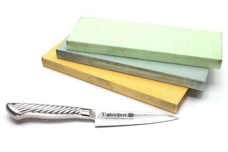 ストローのなかに何かを詰めてカプセル化したり、棒状のものをヒモで結んで吊せるようにしたり、包丁を研いでみたり。四方八方になんでもやっちゃう本連載です。