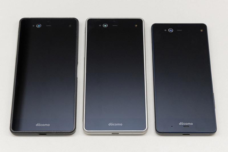 左が初期段階、中央がその次のプロトタイプ。右は製品版のF-01K。これ以外にも多数のプロトタイプが作られたという