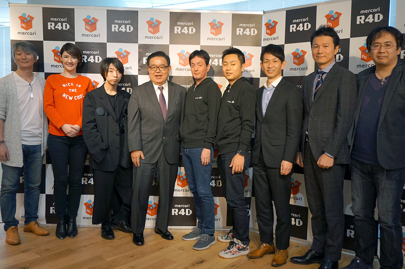 左から小笠原教授、スプツニ子！氏、落合准教授、村井教授、メルカリ山田CEO、メルカリ濱田CPO、シャープ種谷元隆常務、川原准教授、大関准教授