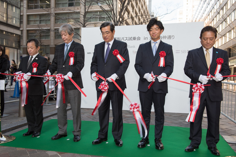 テープカットセレモニー