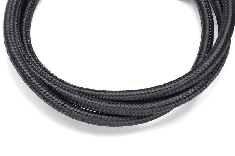 高い耐久性を誇るUSBケーブル各種をレビューしました。