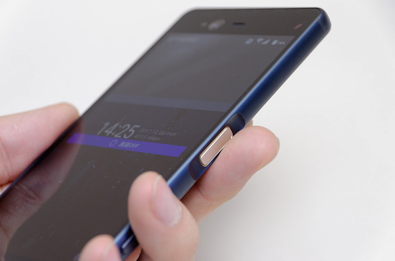 指紋＋虹彩認証に対応した「arrows NX F-01K」