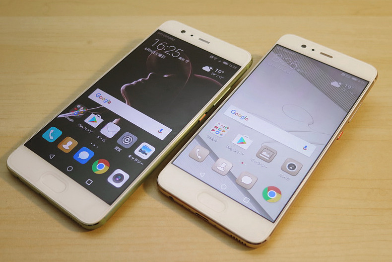 「HUAWEI P10Plus」（左）と「HUAWEI P10」（右）