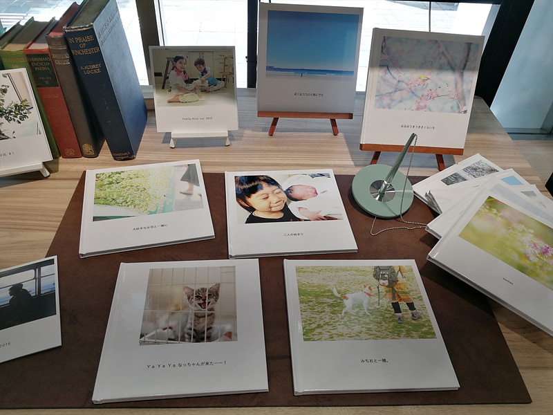 ドコモショップ丸の内店での「フォトコレクションプラス」の展示