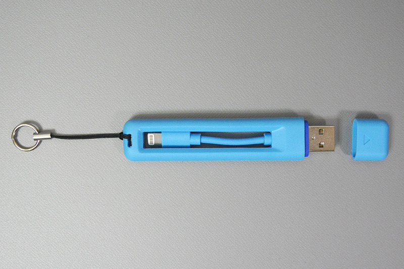 全長は約10cm。もちろんMFi認証も取得している。USBコネクターのキャップが分離してしまう構造なのが惜しい