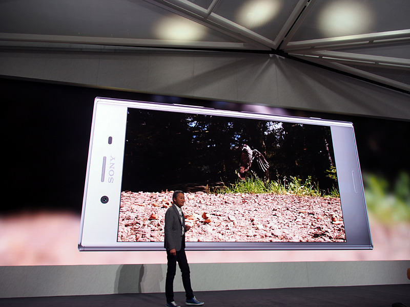 Xperia XZ1の実績を紹介する、ソニーの平井社長