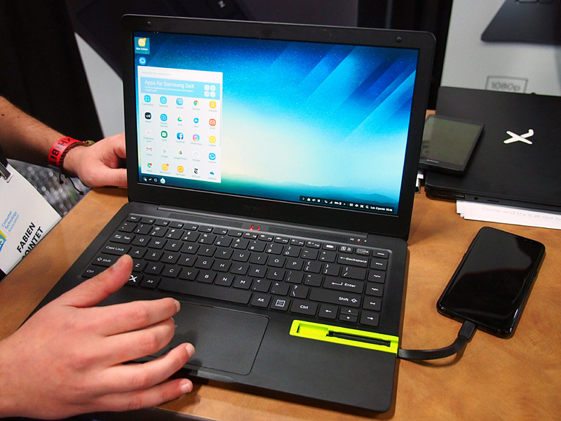 Galaxy S8+を接続したところ。筆者所有のGalaxy Note8をつないでみたところ、開発中のためか、解像度がうまく合わなかった