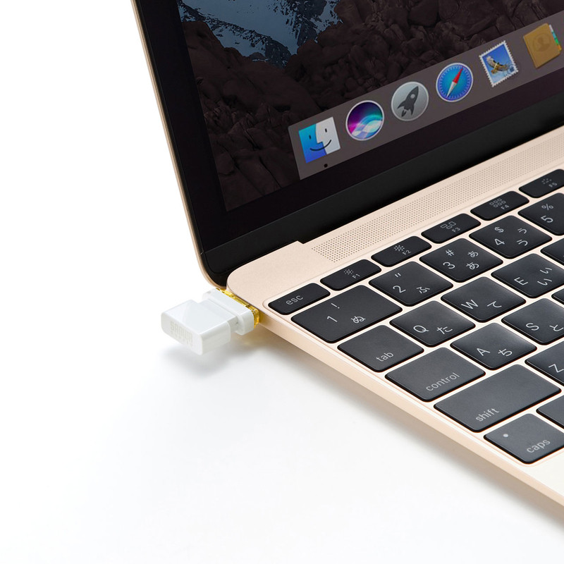 USB Type-CコネクターのMacBookに装着