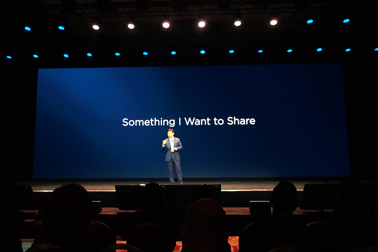 ユー氏は、基調講演の最後に「Something I want to Share」（共有しておきたいこと）として、米キャリアでの取り扱いが白紙になったことを明かした