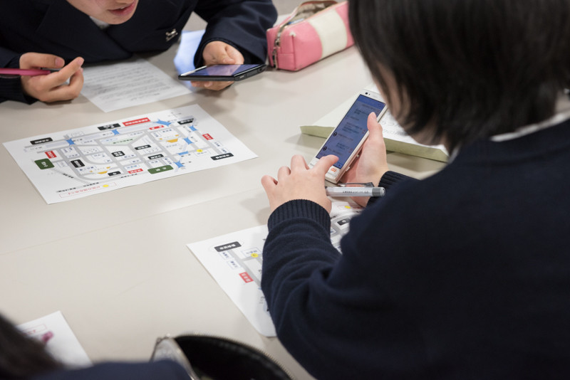 班内でも各自がスマホで持ち寄る情報の整理に一苦労