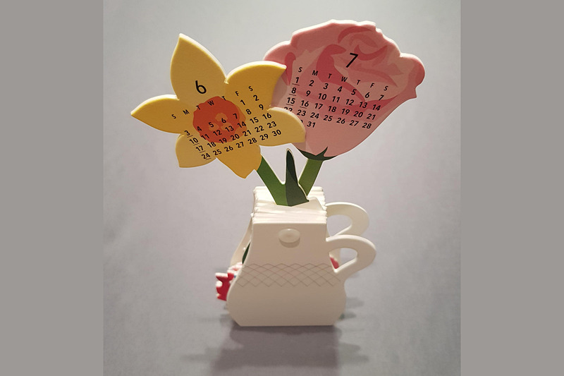 写実的でないシンプルな花の絵が可憐な印象を与えるFlowersカレンダー