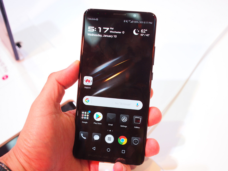 ポルシェデザインとのコラボモデルも発売される