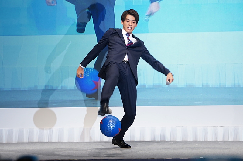 「先生」にまつわる思い出や書き初めも披露された