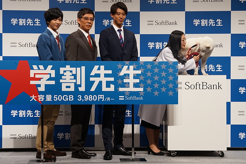 「先生」にまつわる思い出や書き初めも披露された