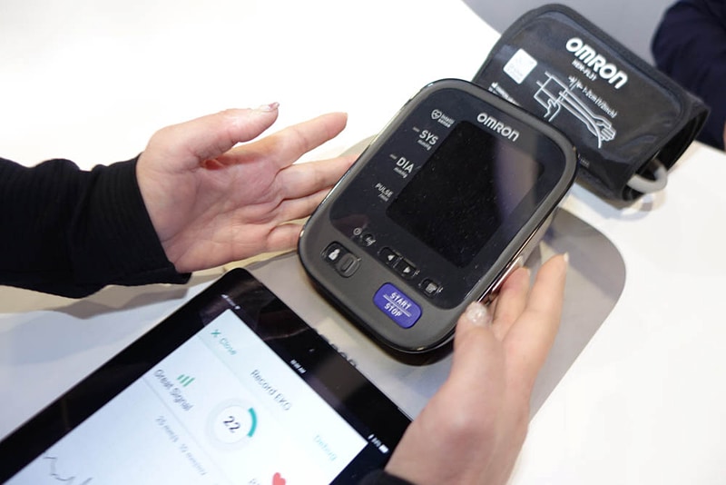 心電図対応の血圧計