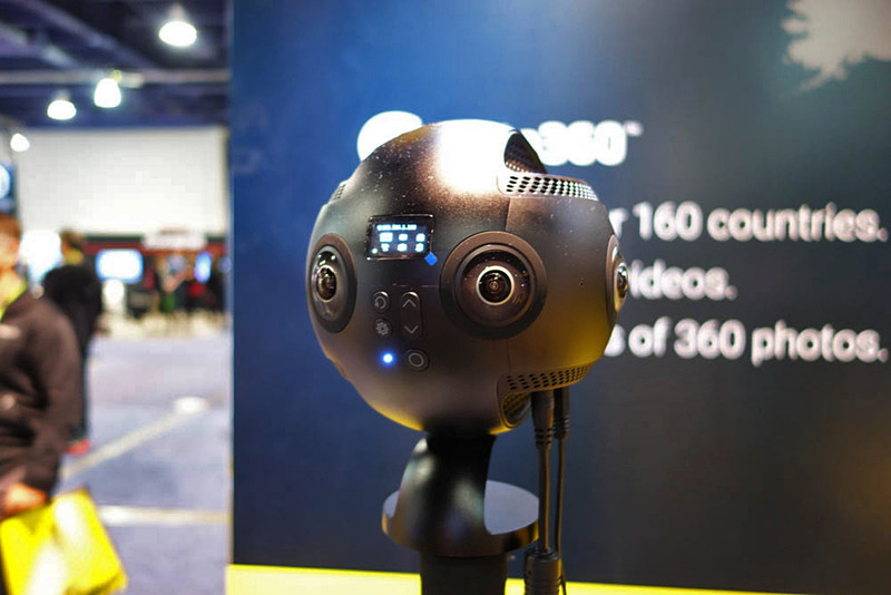 Insta360 Pro。名前の通りプロ向け製品で、価格は桁も違う。8K撮影対応だが、後処理が大変そうだ