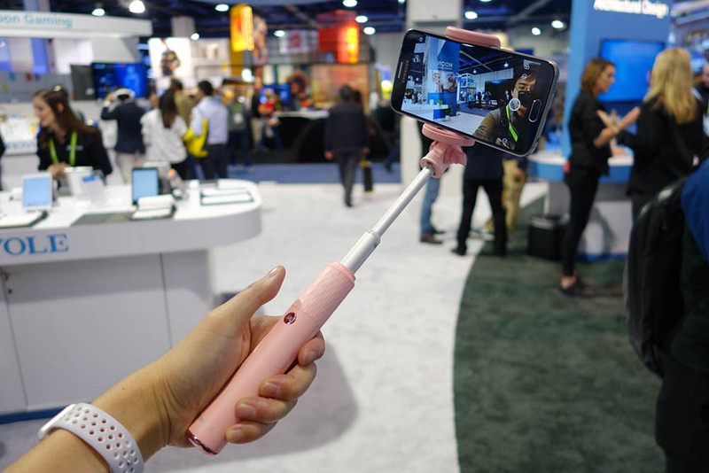 Royole Selfie Stick。自撮り棒でアワード受賞はなかなか珍しい