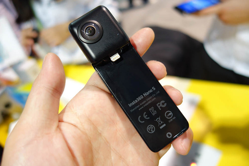 新製品のInsta360 Nano S。iPhone専用のお手軽全球カメラだ