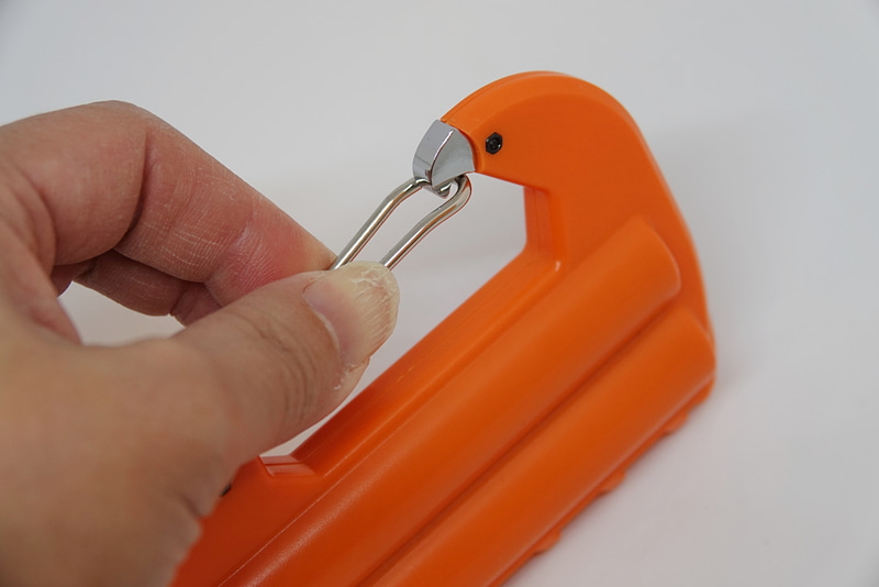 渾身の力でねじりを加えてもびくともしないので、不意に外れることはなさそう