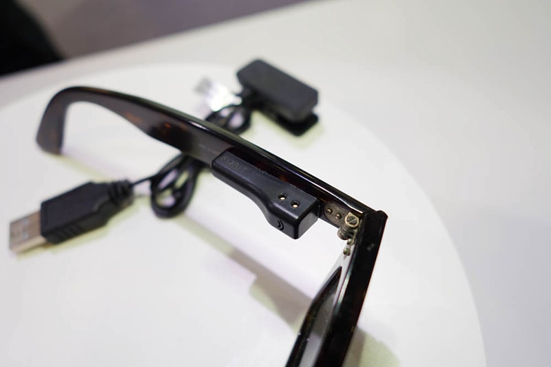 メガネ用のOrbit for Glasses。メガネをすぐなくす人向けだ。こちらも充電式