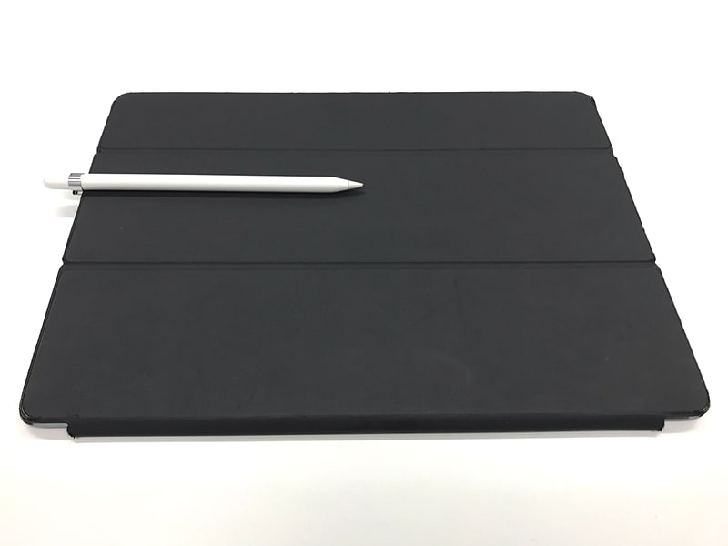 iPad Pro純正カバーにひっかけて持ち歩くスタイルに定着しました