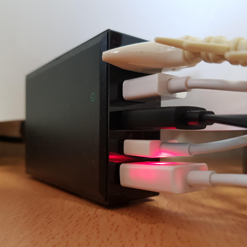 最大の効果を発揮したのがUSB/ACアダプター。片手だけで抜き差しできるようになった