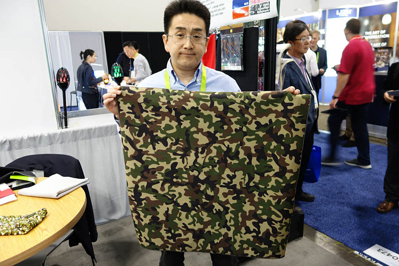 XLはこのくらいのサイズ。ちなみに持っているのはジャパンホビーツールの笹部社長