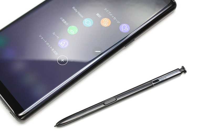 NTTドコモのサムスン製端末「Galaxy Note8 SC-01K」。2017年10月26日発売ですが、その約1カ月後に購入しました。言わずと知れたデジタルペン「Sペン」が使える手書きが快適な端末で、メモ書きはもちろんお絵描きも快適にこなせます。ペンを活用するための機能も多々装備。