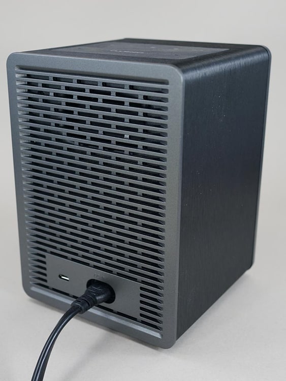 ONKYOのG3。伝統的なスピーカーらしいデザインだ