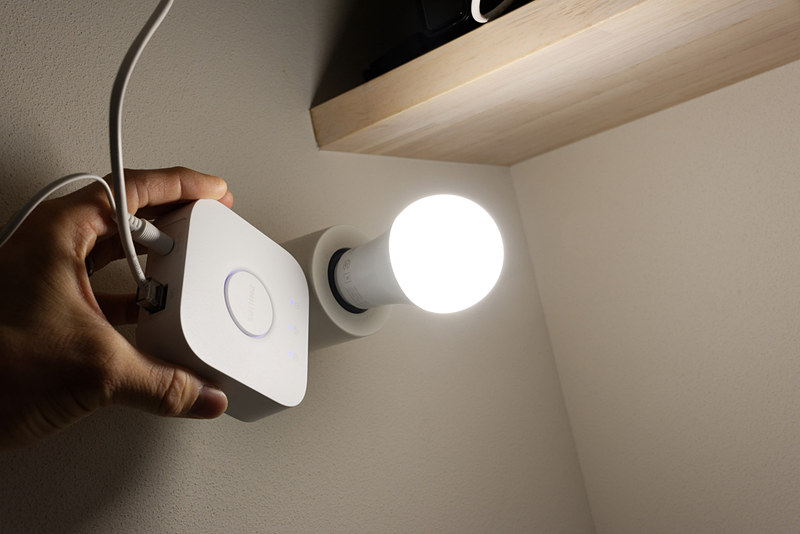 トロードフリにHueブリッジを近づけて……