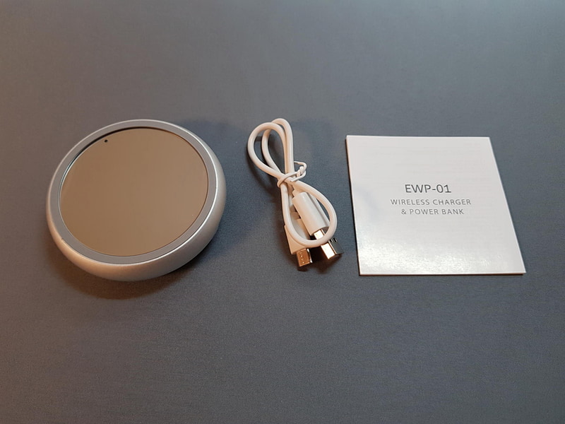 ワイヤレス（ケーブルレス）とはいえ、本体を充電するためにケーブルは必要。またQi対応ではないスマホに充電する場合も同様だ