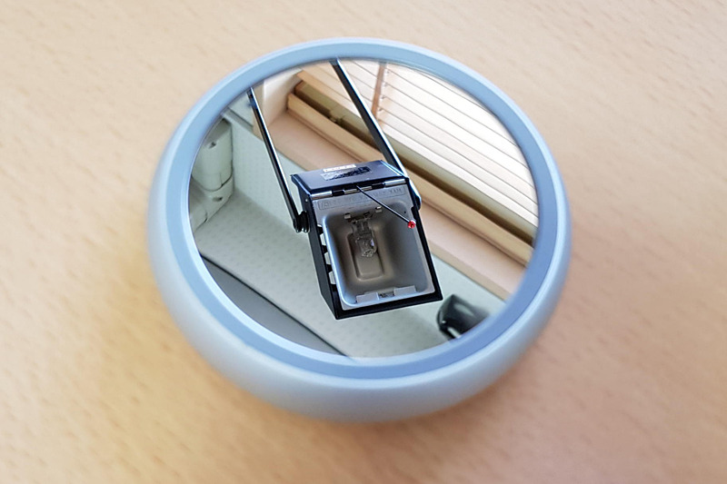 Wireless Charger & Power Bank（EWP-01）は、無接点給電「Qi」に対応したモバイルバッテリーだ