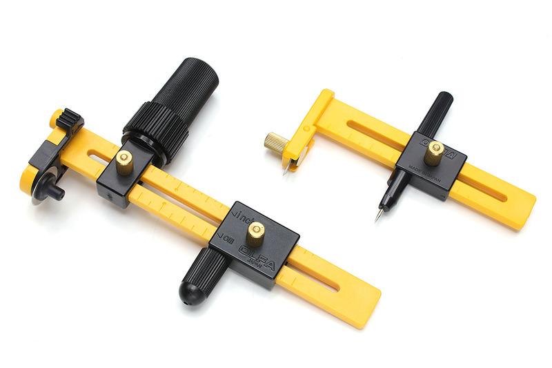オルファの円切りカッター各種（<a href="https://www.olfa.co.jp/products/productcategory/8" class="strong bn" target="_blank">公式ページ</a>）。コンパスのように使い、紙などを円形に切り抜くことができます。