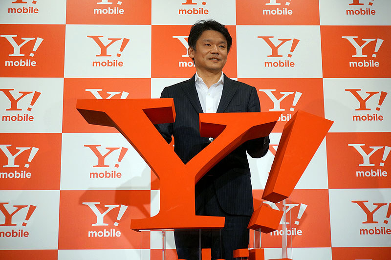 2014年、ヤフーがソフトバンク傘下のイー・アクセスの買収を発表、携帯電話事業に参入するとして新会社を「ワイモバイル」と名付けたが、買収だけは白紙撤回された