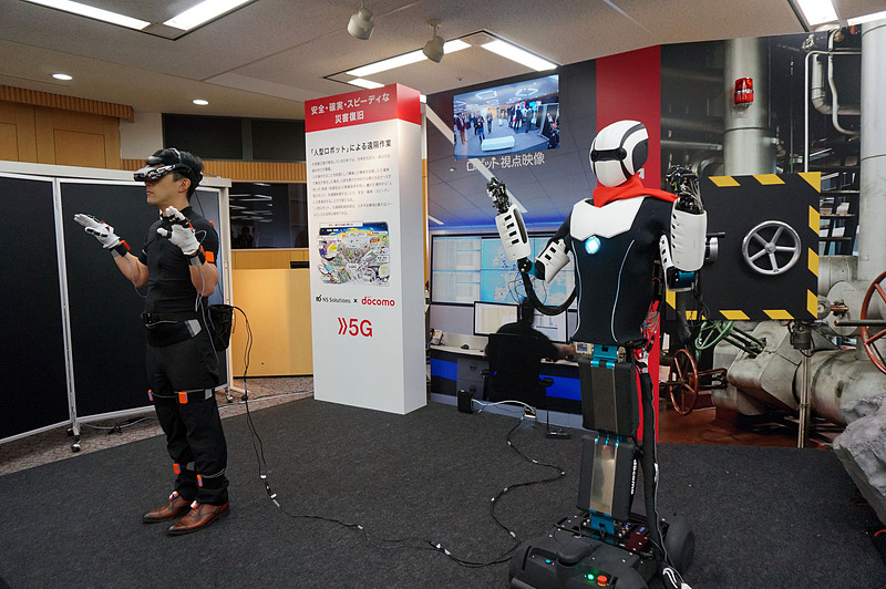 遠隔操作できるロボットを活用し、事故発生時にロボットで対処するといったデモも