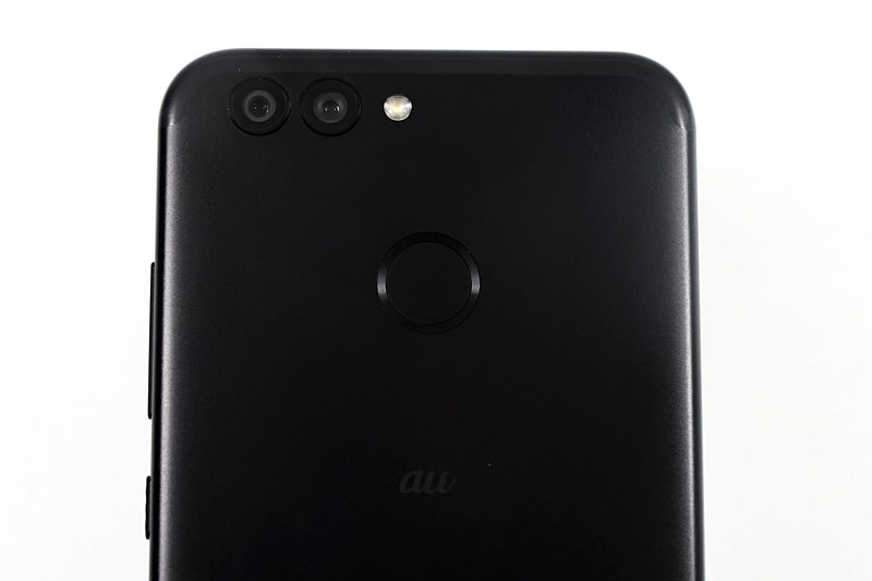 背面に指紋センサー