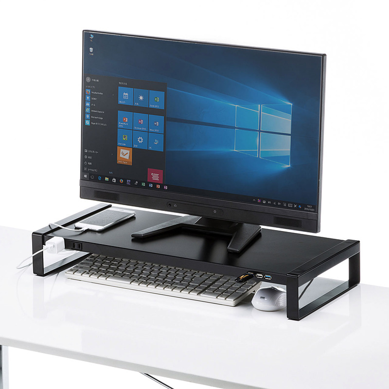 電源タップやUSBポートを搭載する机上ラック