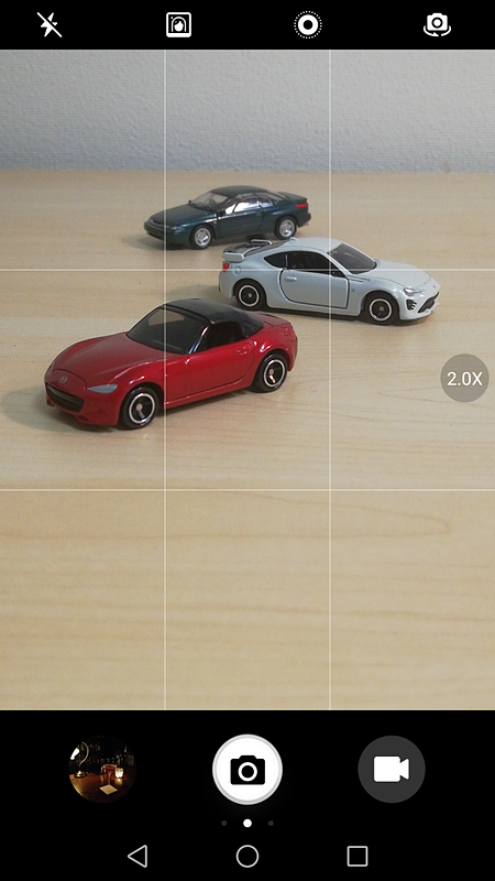 望遠側で撮影した状態。広角に比べ、グッと被写体に寄ることができる