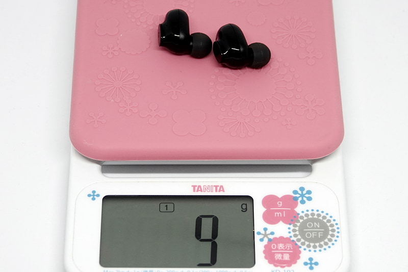 左右合わせて9gと、非常に軽い