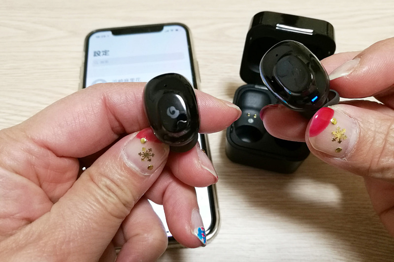 初回ペアリングは、ケースから両ピースを同時に取り出して、スマホ側でSound Airを探すだけと簡単。2台め以降の端末とのペアリングは右ピースのボタンを長押しする。8台までの端末とペアリングできるが、同時に接続できるのは1台のみ