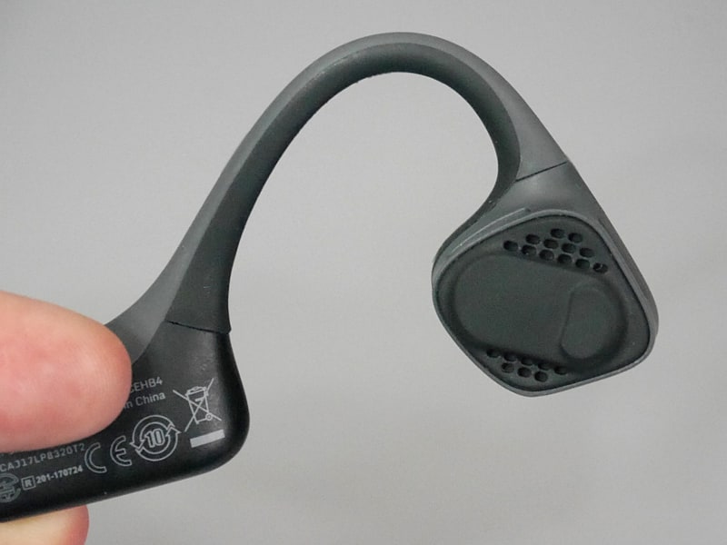 この部分を顎に当てることで、骨に音が響く仕組み